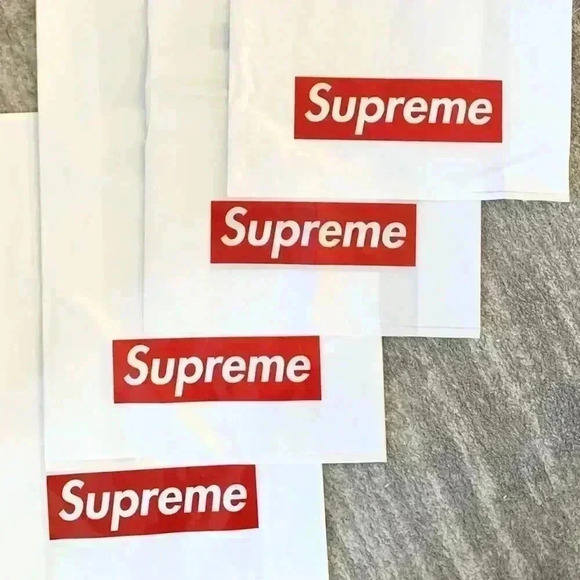 New Authentic Supreme NYC Retail Shopping - Picture 5 of 5